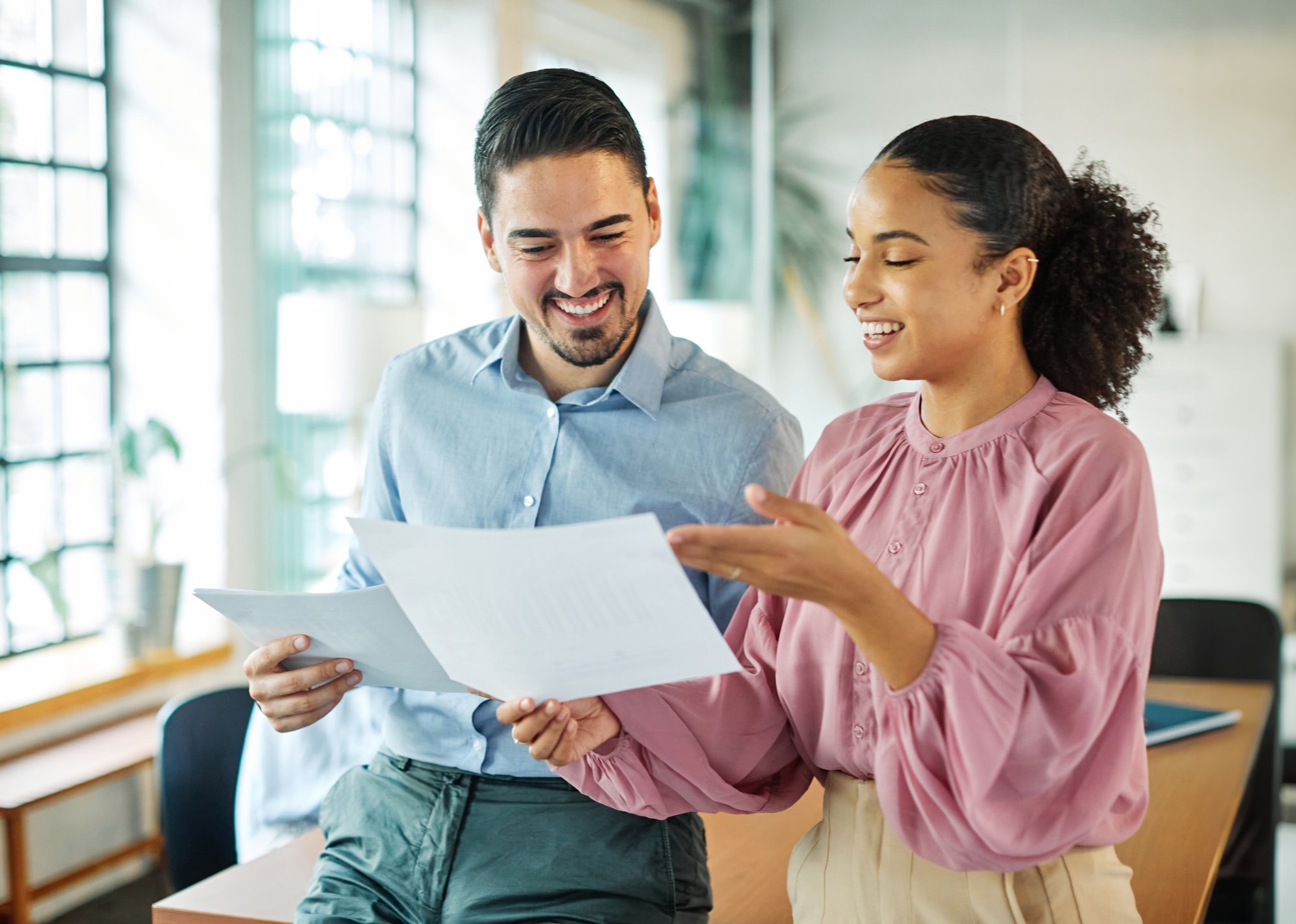 young-business-people-working-in-the-office-2025-12-01-00-33-33-utc young-business-people-working-in-the-office-2025-12-01-00-33-33-utc